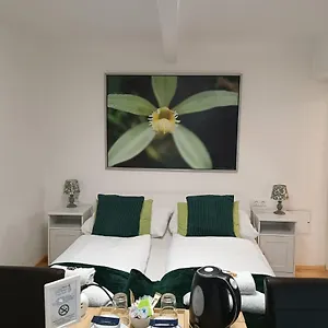 https://junger-fuchs.salzburghotels.net